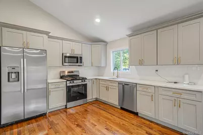 12 Beacon Street, Shirley, NY 11967 - Photo 5