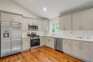 12 Beacon St, Shirley, NY 11967 - Photo 5