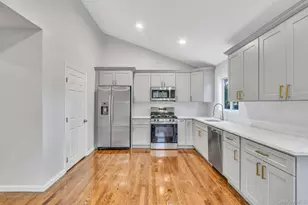 12 Beacon St, Shirley, NY 11967 - Photo 7