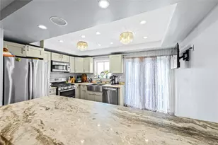 59 Deirdre Ct, New York, NY 10304 - Photo 3