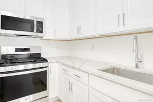 28 Silverwood Cir, Suffern, NY 10901 - Photo 9