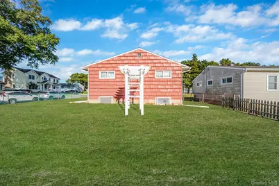 2 Sydney Street, Plainview, NY 11803 - Photo 5