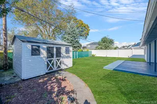 26 Sky Ln, Levittown, NY 11756 - Photo 29