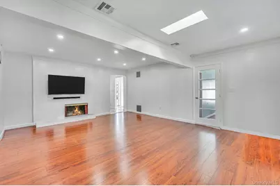 26 Sky Lane, Levittown, NY 11756 - Photo 5