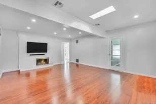 26 Sky Ln, Levittown, NY 11756 - Photo 5