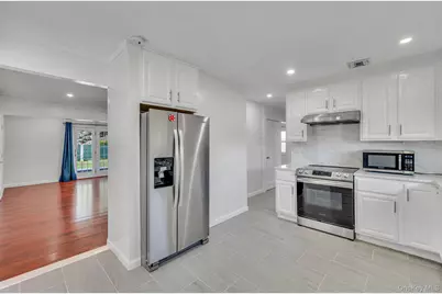 26 Sky Lane, Levittown, NY 11756 - Photo 7