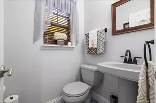 8 Scarborough Dr, Smithtown, NY 11787 - Photo 9