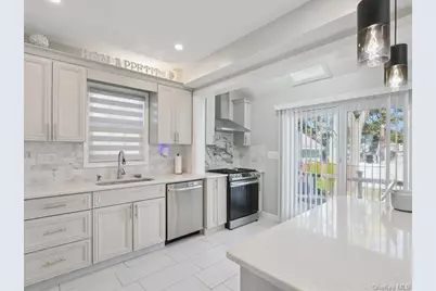 59 E 21st Street, Huntington Station, NY 11746 - Photo 13