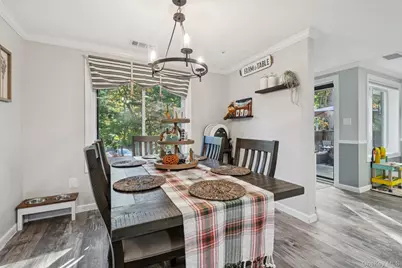 312 Clubhouse Court, Coram, NY 11727 - Photo 5