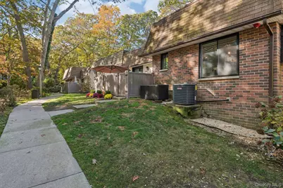 312 Clubhouse Court, Coram, NY 11727 - Photo 19