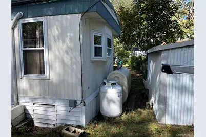 37-64 Hubbard Ave, Riverhead, NY 11901 - Photo 23