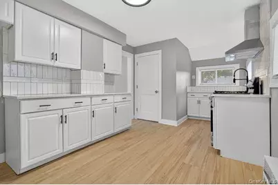 201 Jamaica Boulevard, Carle Place, NY 11514 - Photo 5