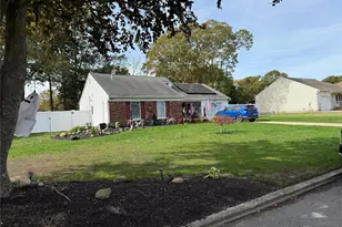 56 Glenmere Ln, Coram, NY 11727 - Photo 3