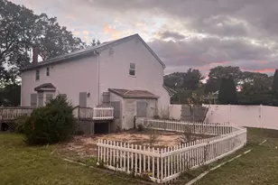 25 Avenue B, Holbrook, NY 11741 - Photo 7