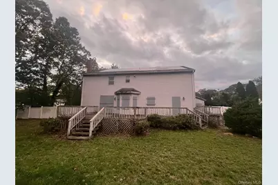 25 Avenue B, Holbrook, NY 11741 - Photo 5