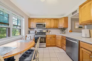 14 Glen Hollow Dr, Holtsville, NY 11742 - Photo 9