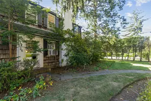 26 Vista Hill Rd, Great Neck, NY 11021 - Photo 29