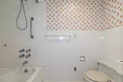 26 Vista Hill Road, Great Neck, NY 11021 - Photo 21