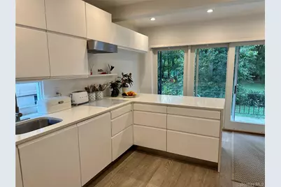 25 Parkway Road, Bronxville, NY 10708 - Photo 3