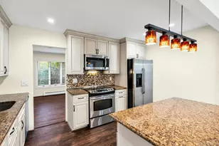 4 Greenway Dr, Syosset, NY 11791 - Photo 13