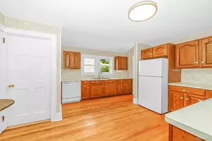 72 Park Ave, Port Washington, NY 11050 - Photo 9