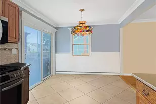 573 S 5th St, Lindenhurst, NY 11757 - Photo 7