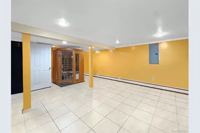 573 S 5th Street, Lindenhurst, NY 11757 - Photo 17