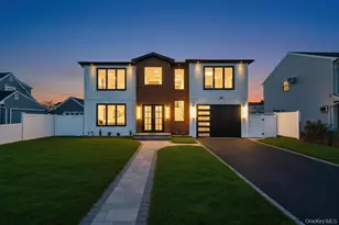 22 Chapel Ln, Levittown, NY 11756 - Photo 3