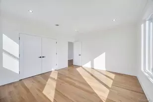 22 Chapel Ln, Levittown, NY 11756 - Photo 21