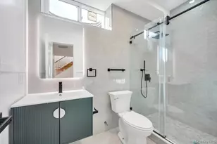 22 Chapel Ln, Levittown, NY 11756 - Photo 33