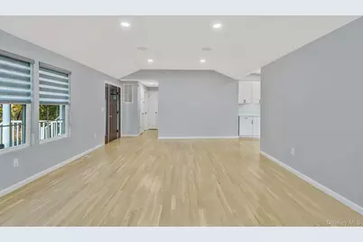 20 Pell Avenue, North Babylon, NY 11703 - Photo 7