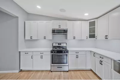 20 Pell Avenue, North Babylon, NY 11703 - Photo 5