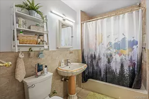 139-28 Pershing Crescent, Jamaica, NY 11435 - Photo 15