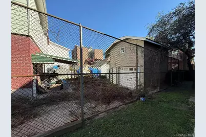 15416 Barclay Avenue, Flushing, NY 11355 - Photo 3