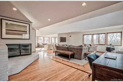 4 Sloanes Court, Sands Point, NY 11050 - Photo 9