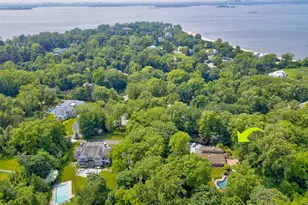 4 Sloanes Ct, Sands Point, NY 11050 - Photo 3