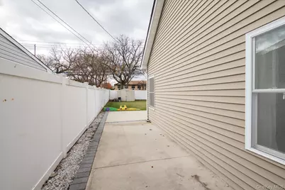 98 Hardy Lane, Westbury, NY 11590 - Photo 25