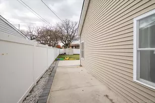 98 Hardy Ln, Westbury, NY 11590 - Photo 25