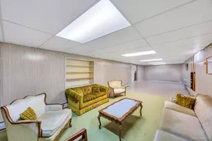 7 Montana St, Hicksville, NY 11801 - Photo 25