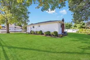 7 Montana St, Hicksville, NY 11801 - Photo 31