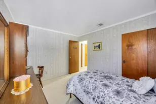 7 Montana St, Hicksville, NY 11801 - Photo 15