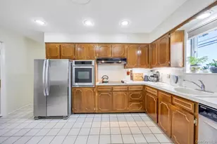 7 Montana St, Hicksville, NY 11801 - Photo 3