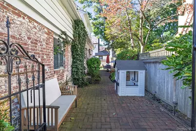 265 Raymond, Rockville Centre, NY 11570 - Photo 23