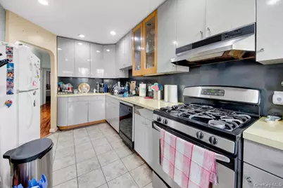 1858 Wallace Avenue, Bronx, NY 10462 - Photo 3