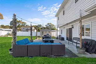 270 Singingwood Dr, Holbrook, NY 11741 - Photo 37