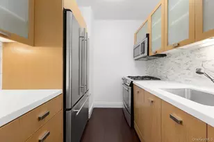 212 E 47th St, New York, NY 10017 - Photo 5