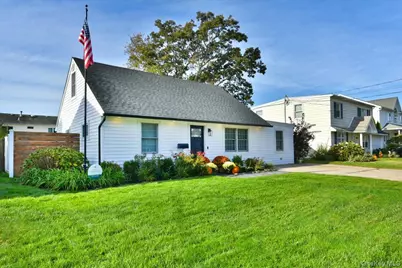 321 Brendan Avenue, Massapequa, NY 11758 - Photo 3