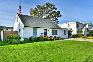 321 Brendan Ave, Massapequa, NY 11758 - Photo 3