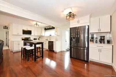 321 Brendan Avenue, Massapequa, NY 11758 - Photo 15