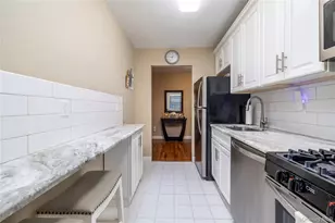 25 Elizabeth St, Farmingdale, NY 11735 - Photo 9